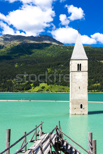 Turn biserică lac sud Italia apă Imagine de stoc © phbcz