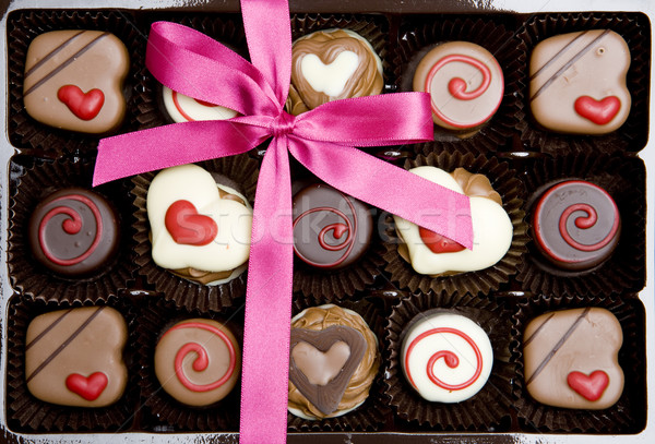 Chocolat boîte ruban célébration bonbons coeurs Photo stock © phbcz