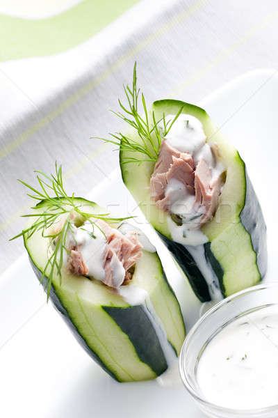 Sałatka z tuńczyka ogórek tablicy warzyw posiłek zdrowych Zdjęcia stock © phbcz