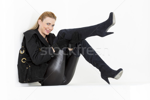 Stockfoto: Vergadering · vrouw · zwarte · kleding · laarzen