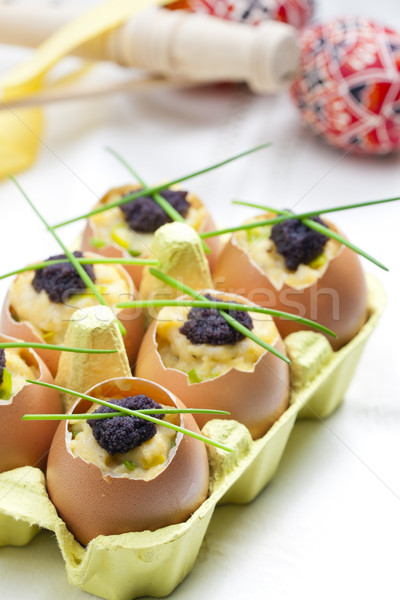 Páscoa natureza morta ovos mexidos cebolinha preto caviar Foto stock © phbcz