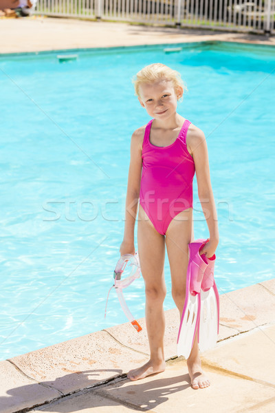 Kleines Mädchen Schnorcheln Ausrüstung Schwimmbad Wasser Mädchen Stock foto © phbcz