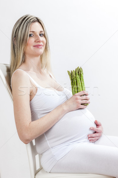 Portret zwangere vrouw groene asperges voedsel Stockfoto © phbcz