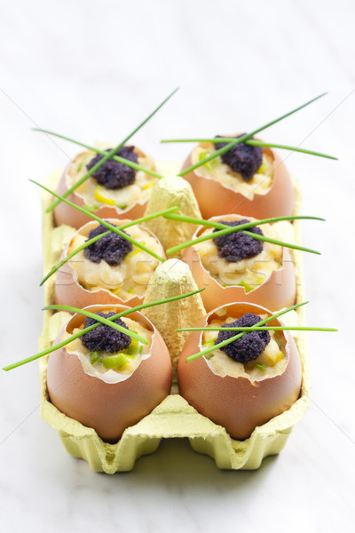 Foto stock: Ovos · mexidos · cebolinha · preto · caviar · concha · refeição