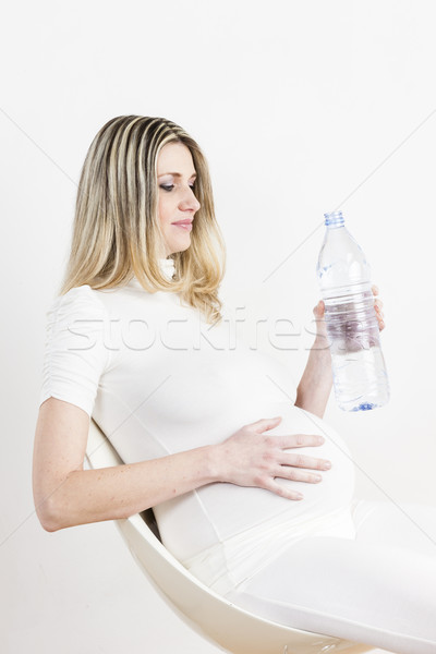 Retrato mujer embarazada botella agua mujer mujeres Foto stock © phbcz