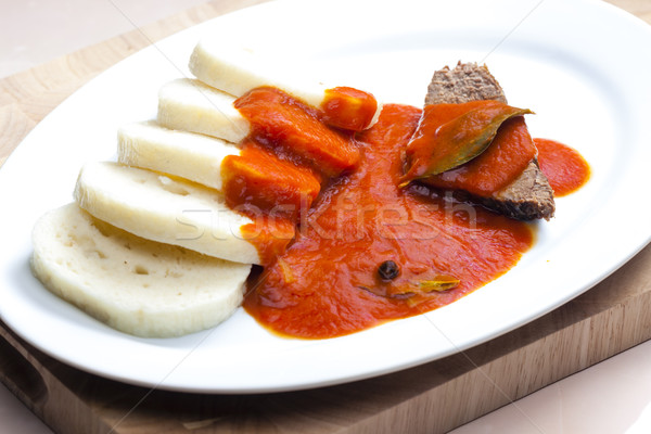 Carne de vacuno carne salsa de tomate placa comida plato Foto stock © phbcz