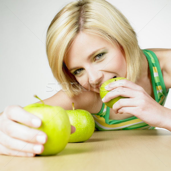 Vrouw appels vruchten jonge alleen jeugd Stockfoto © phbcz