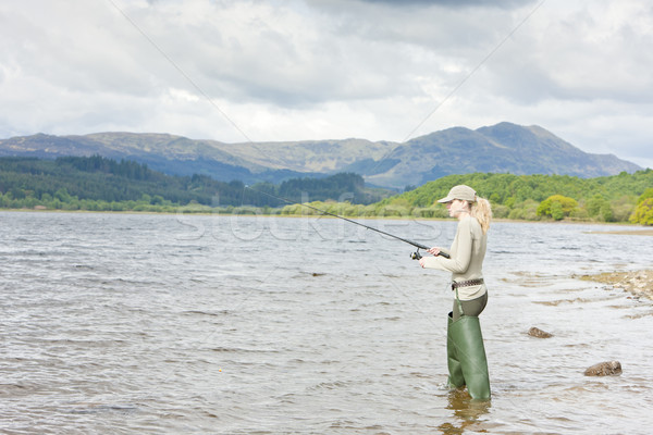 Vissen vrouw Schotland sport ontspannen vrouwelijke Stockfoto © phbcz