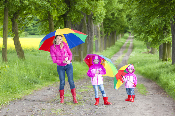 Stock fotó: Anya · esernyők · tavasz · sikátor · nő · gyermek