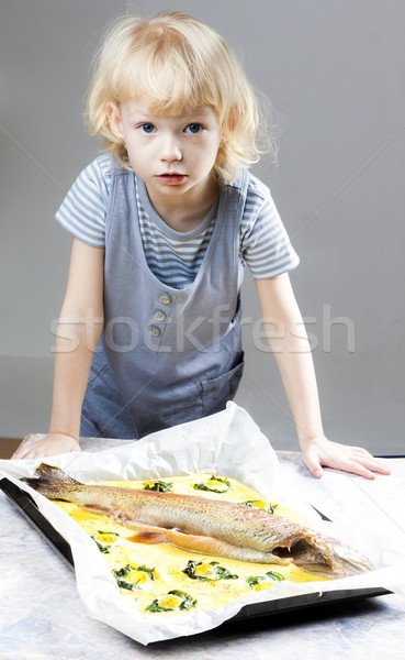 Portret meisje gebakken forel zalm meisje Stockfoto © phbcz