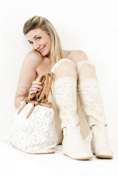 Seduta donna indossare estate vestiti stivali Foto d'archivio © phbcz