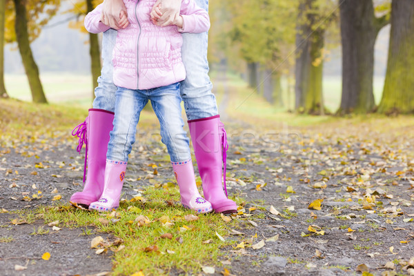 Detail Mutter Tochter tragen Gummistiefel herbstlich Stock foto © phbcz