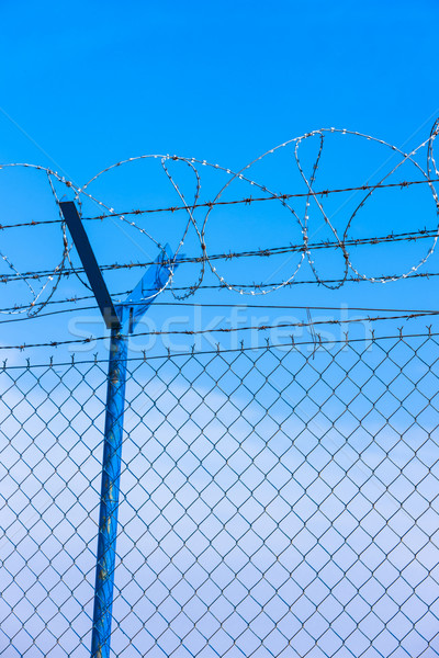 Draden luchthaven object prikkeldraad buitenshuis symbool Stockfoto © phbcz