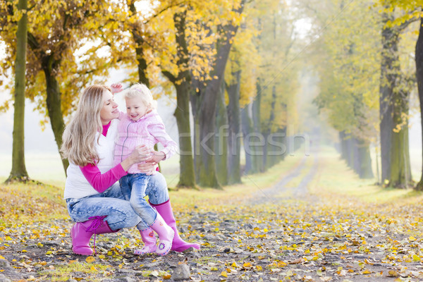 Zdjęcia stock: Matka · córka · jesienny · aleja · kobieta · dziecko