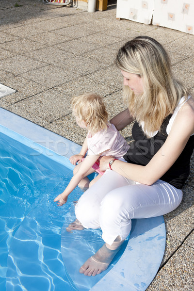 Foto stock: Mãe · filha · sessão · piscina · mulher · água