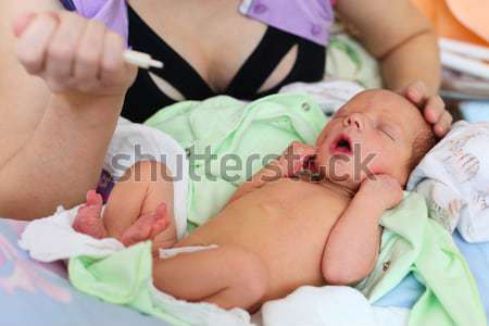 Moeder pasgeboren baby melk spuit Stockfoto © photobac