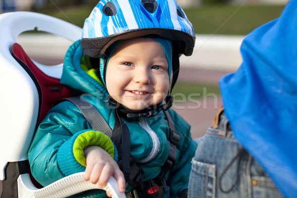 Kicsi fiú ülés bicikli mögött apa Stock fotó © photobac