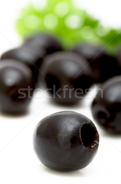 Masline negre placă concentra prim plan alimente Imagine de stoc © Photocrea