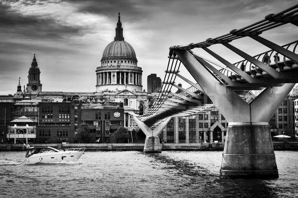 [[stock_photo]]: Cathédrale · dôme · pont · Londres · blanc · noir · ville