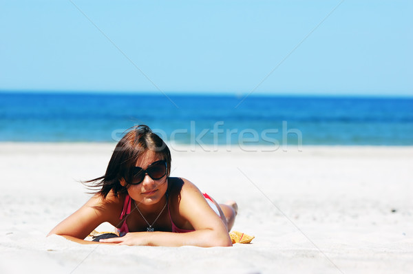[[stock_photo]]: Belle · femme · plage · détente · eau · sourire · sexy