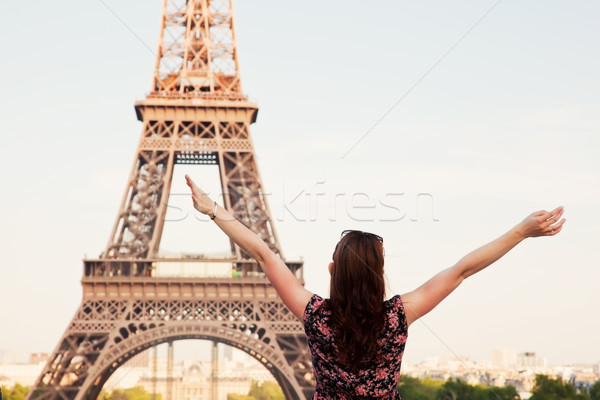 Stockfoto: Jonge · gelukkig · vrouw · Eiffeltoren · Parijs