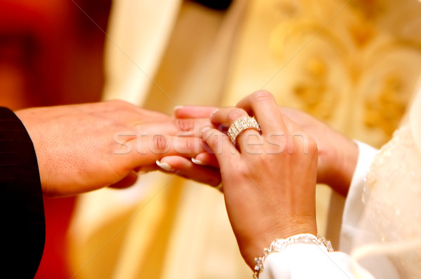 Cerimônia de casamento noivo anel noiva mão casamento Foto stock © photocreo