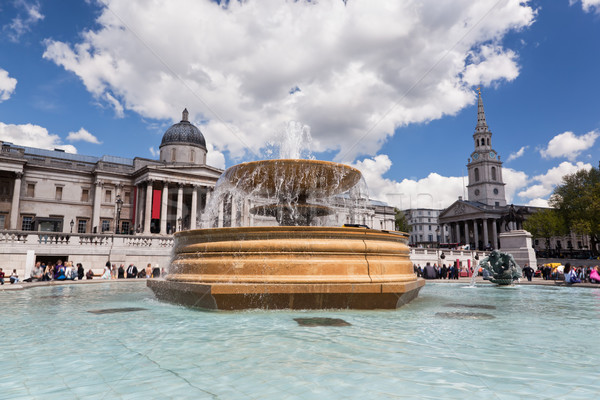 Galéria tér London Anglia szökőkút város Stock fotó © photocreo