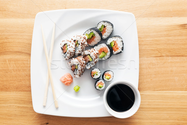 Stockfoto: Sushi · zalm · avocado · rijst · zeewier · geserveerd