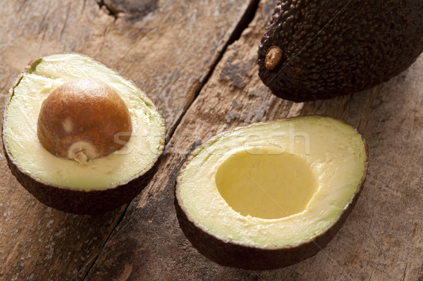 Hellgrün Avocado geschnitten Hälfte rustikal Stock foto © photohome