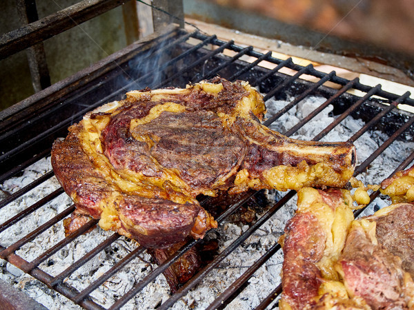 Hiszpanski wołowiny węgiel drzewny BBQ stek cowboy Zdjęcia stock © Photooiasson
