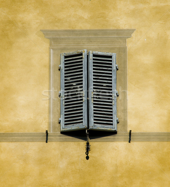 Tipic fereastră tuscan arhitectură Italia monumental Imagine de stoc © Photooiasson