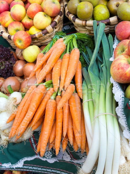 Сток-фото: экологический · морковь · яблоки · рынке · продовольствие · природы