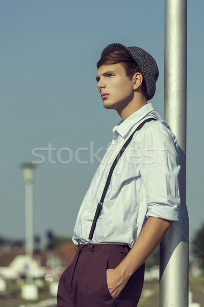 Nachdenklich jungen guy Seitenansicht posiert Hand Stock foto © photosebia