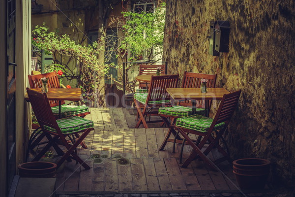 Stok fotoğraf: Açık · kafe · teras · ahşap · sandalye · gölgeli