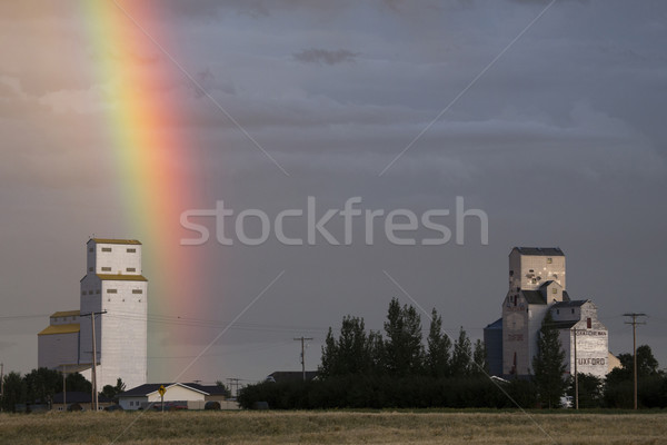 Gewitterwolken Saskatchewan Regenbogen Getreidesilo Himmel Natur Stock foto © pictureguy