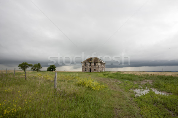 Foto stock: Nubes · de · tormenta · pradera · cielo · piedra · casa · Canadá