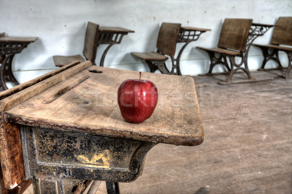 Stock fotó: Elhagyatott · iskola · ház · piros · alma · egy · szoba