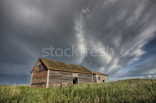 Stock fotó: Elhagyatott · farm · viharfelhők · égbolt · épület · természet