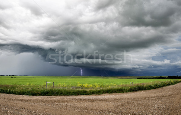 Nuages ​​d'orage saskatchewan prairie scène Canada ferme Photo stock © pictureguy
