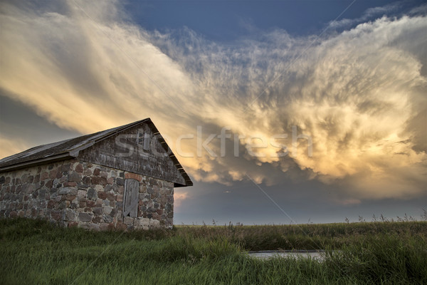 Nuages ​​d'orage saskatchewan prairie scène pierre maison [[stock_photo]] © pictureguy