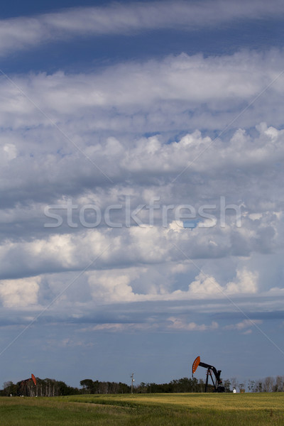 Olaj benzinkút pumpa préri tájkép Saskatchewan Kanada Stock fotó © pictureguy