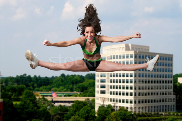 Acrobat femeie frumoasa acrobatic exercita activitate femeie Imagine de stoc © piedmontphoto