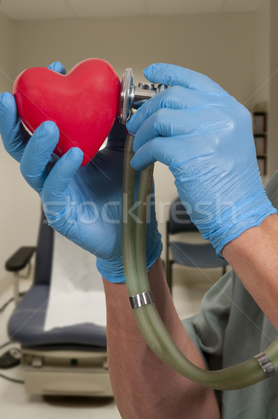 Masculina cardiólogo rojo corazón hospital Foto stock © piedmontphoto