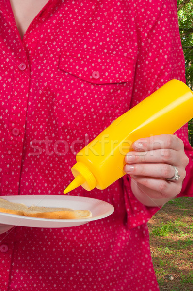 Femeie mustar condiment alimente vară Imagine de stoc © piedmontphoto