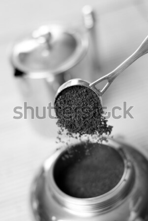 Koffiezetapparaat grond koffie focus zwart wit Stockfoto © Pietus