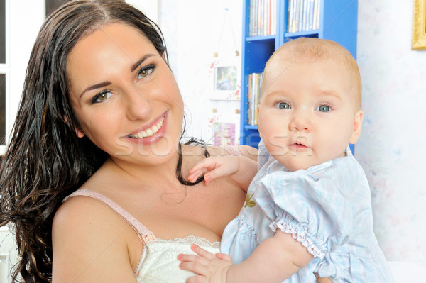 Gyönyörű anya újszülött baba szeretet gyermek Stock fotó © Pilgrimego