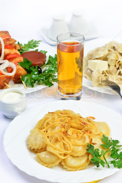 Table alimentaire viande brochette jus blanche Photo stock © Pilgrimego