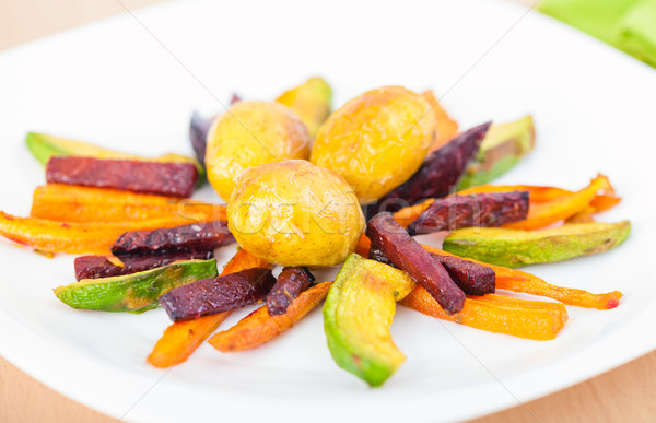 プレート 野菜 調理済みの チップ ジャガイモ ビートの根 ストックフォト © pixachi