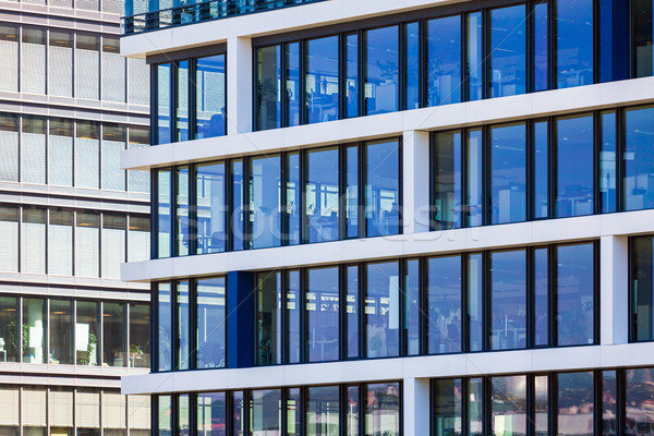 Moderne kantoorgebouw detail transparant glas muur Stockfoto © pixachi