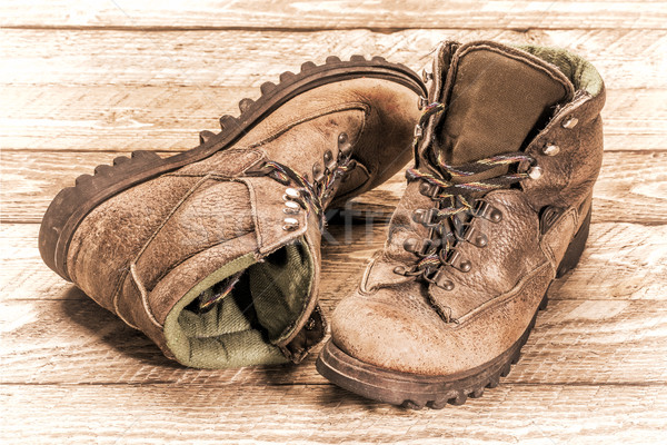 Foto stock: Velho · pesado · caminhadas · botas · retro · par